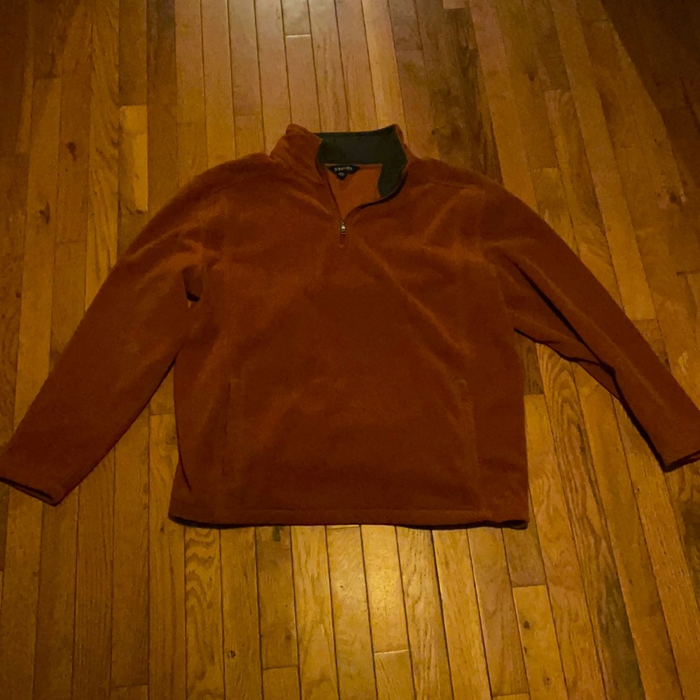 Men’s 1/4 zip fleece burnt orange.
